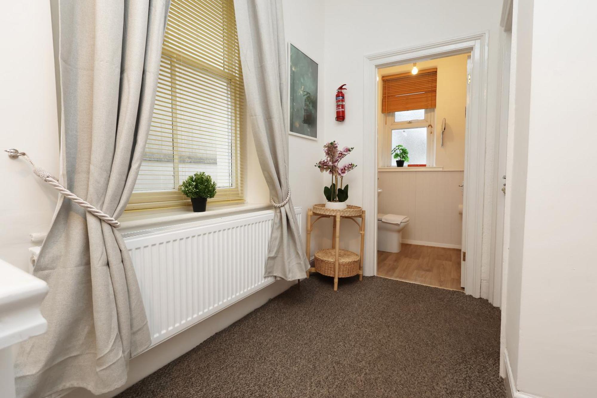 Cardiff City Guesthouse, Central Rooms, Fast Wi-Fi, On-Street Parking Кардіфф Екстер'єр фото