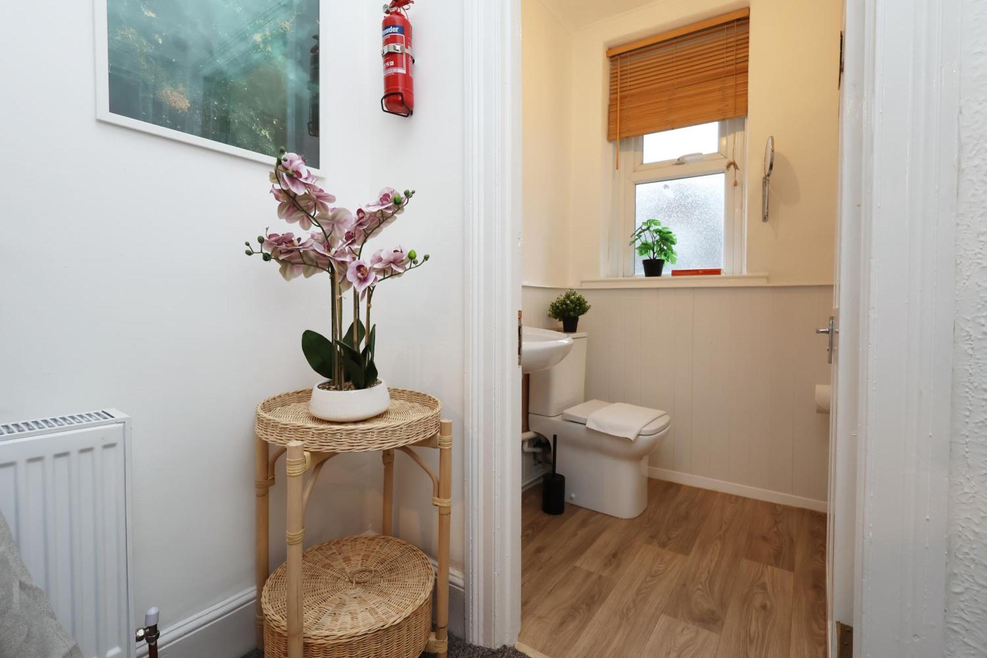 Cardiff City Guesthouse, Central Rooms, Fast Wi-Fi, On-Street Parking Кардіфф Екстер'єр фото